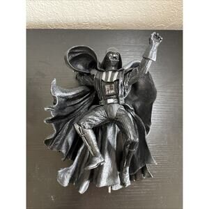 Hasbro Star Wars Unleashed Darth Vader figurine